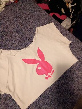 PLAYBOY White Crop Tee with Hot Pink Bunny Logo